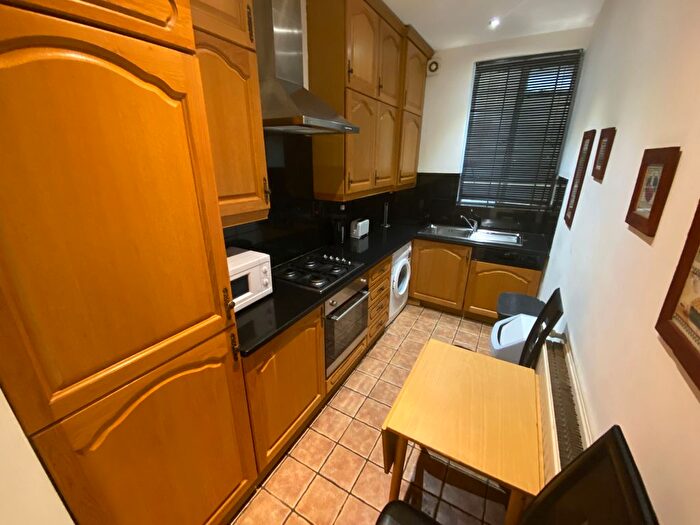 2 Bedroom Flat To Rent In Cromwell Road, London, SW5