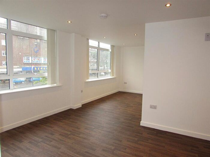 Studio To Rent In Large Studio With Parking, BH1