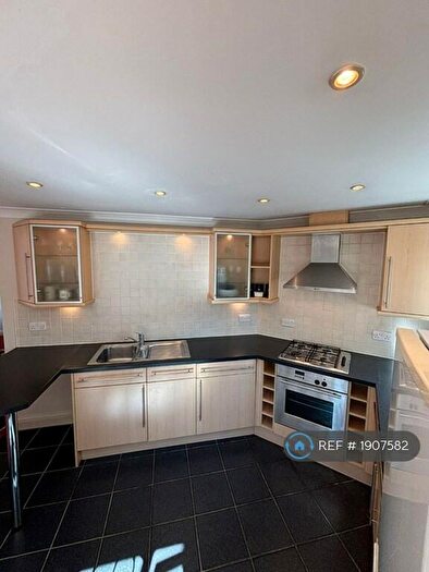 1 Bedroom Flat To Rent In The Quadrangle, Horley, RH6