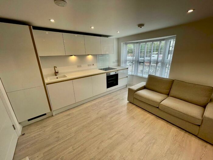 1 Bedroom Apartment To Rent In Bridge Street, Caversham, Reading, RG4