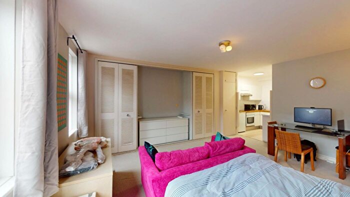 1 Bedroom Flat To Rent In Oakley Square, London, NW1
