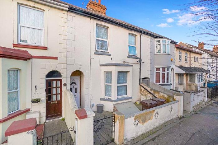 2 Bedroom Flat To Rent In Copenhagen Road, Gillingham, ME7