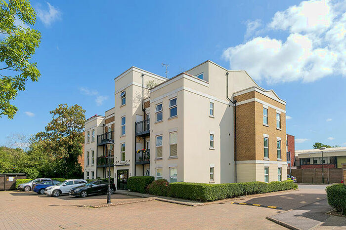 2 Bedroom Flat To Rent In Wadham Mews, London, SW14