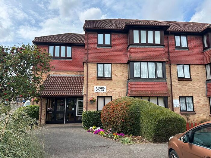 1 Bedroom Flat For Sale In Spring Close, Dagenham, Essex, RM8