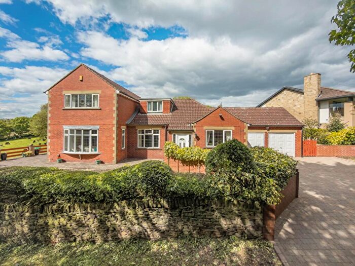 5 Bedroom Detached House For Sale In Castle Hill Road, Gomersal, BD19