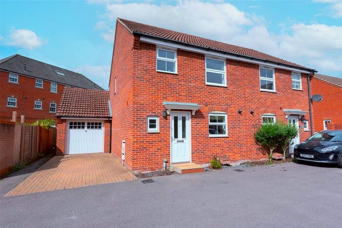 3 Bedroom End Of Terrace House To Rent In Hills Way, Bramley, Tadley, Hampshire, RG26