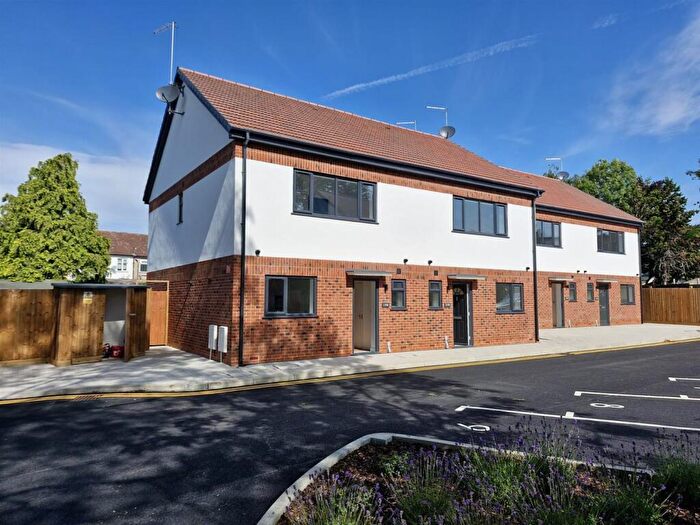 4 Bedroom House For Sale In Dhani Close, Collier Row, RM5