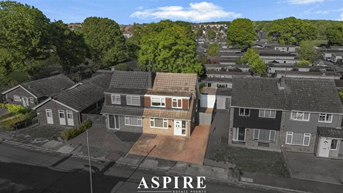 3 Bedroom Semi Detached House For Sale In The Rundels, Benfleet, SS7