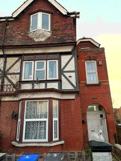 2 Bedroom Flat To Rent In Gordon Grove, Westgate-On-Sea, CT8