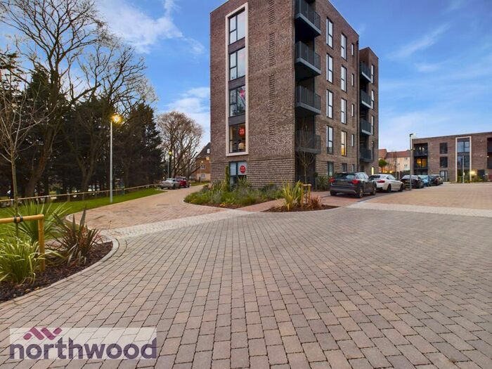 2 Bedroom Flat To Rent In Academy Way, Loughton, IG10