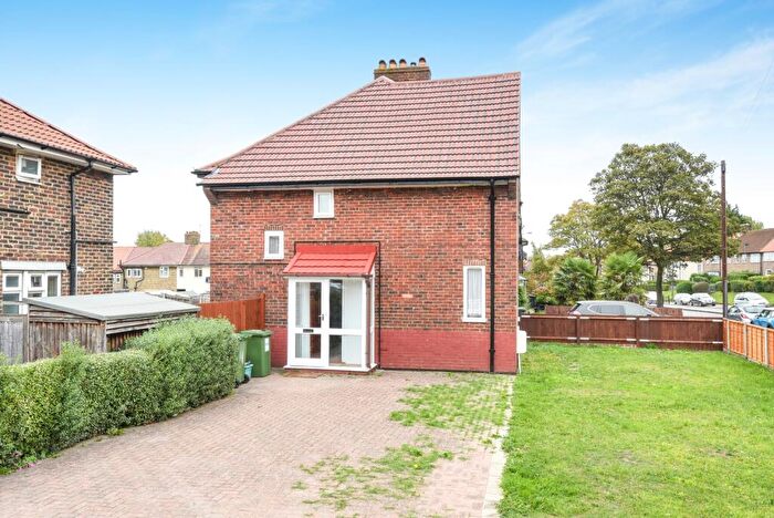 4 Bedroom End Of Terrace House To Rent In Southend Lane London, SE6