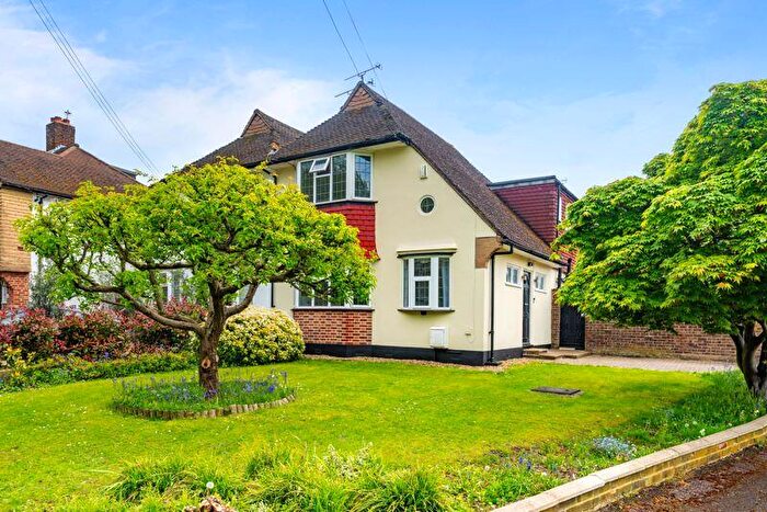 4 Bedroom Semi Detached House For Sale In Parkdale Crescent, Worcester Park, KT4