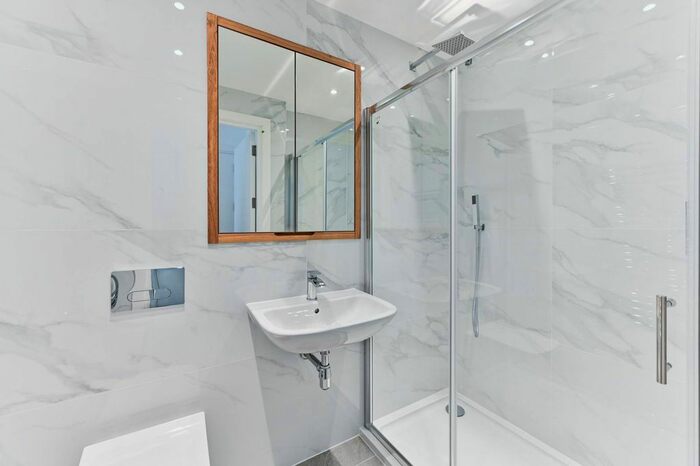 3 Bedroom Flat To Rent In Boulevard Point, Croydon, CR0