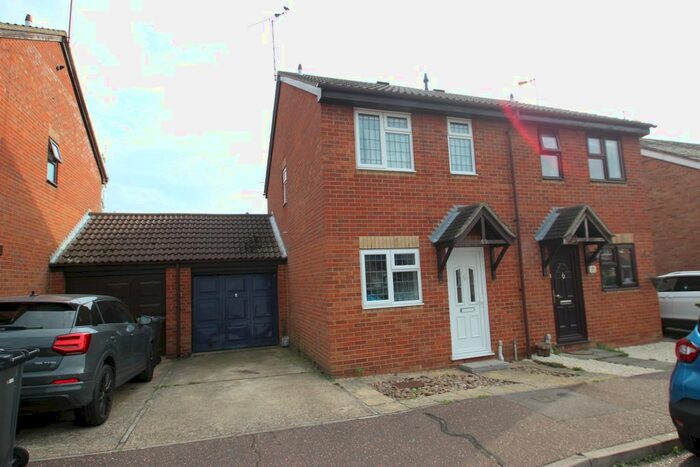 2 Bedroom Semi-Detached House To Rent In Barnwell Drive, Hockley, SS5