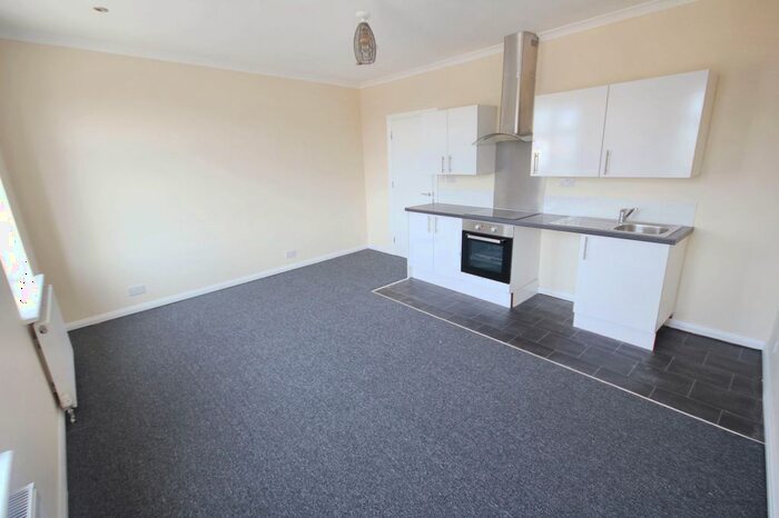 2 Bedroom Flat To Rent In New Broadway, Uxbridge, UB10
