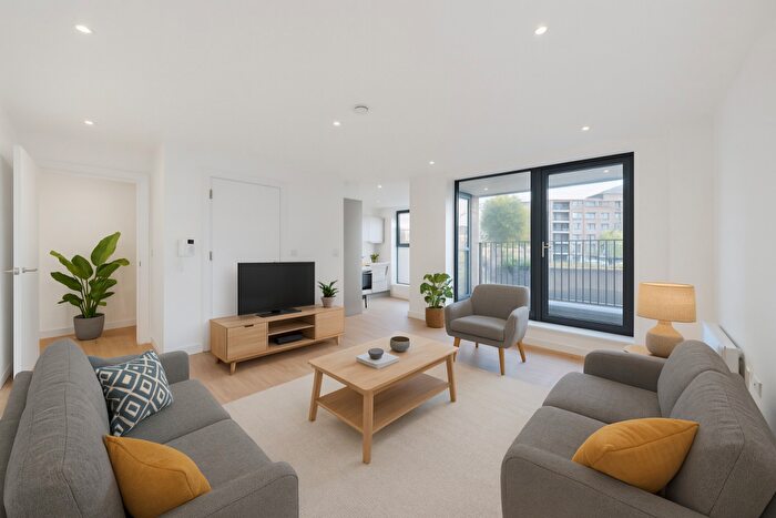 2 Bedroom Apartment For Sale In Staunton Street, London, SE8