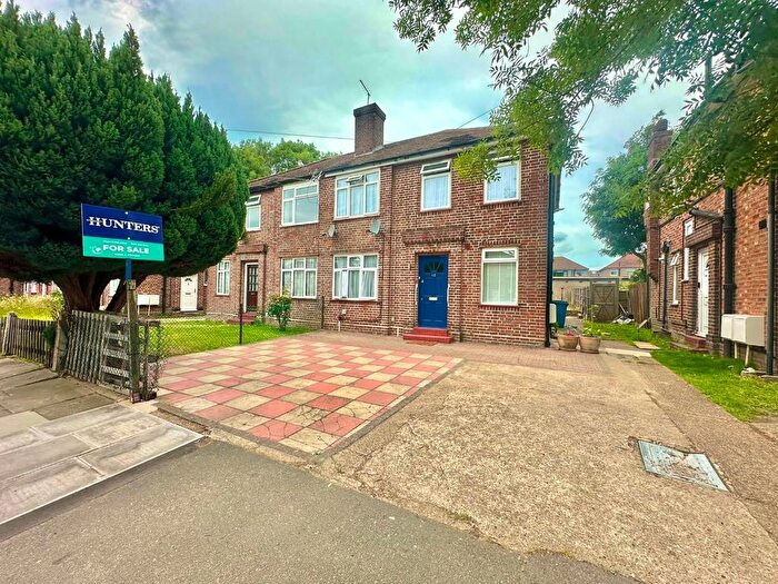 2 Bedroom Maisonette For Sale In Botwell Crescent, Hayes, UB3