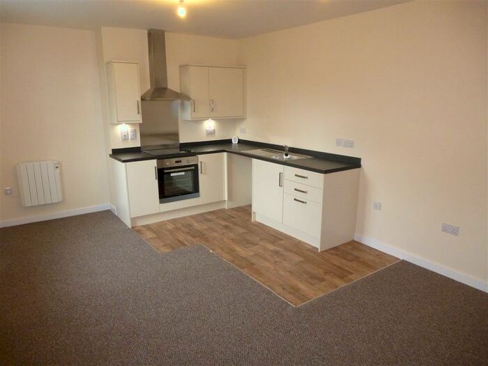 2 Bedroom Flat To Rent In Nottingham Road, Giltbrook, Nottingham, NG16