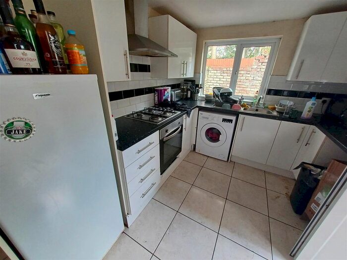 5 Bedroom Property To Rent In Cottrell Road, Roath, Cardiff, CF24
