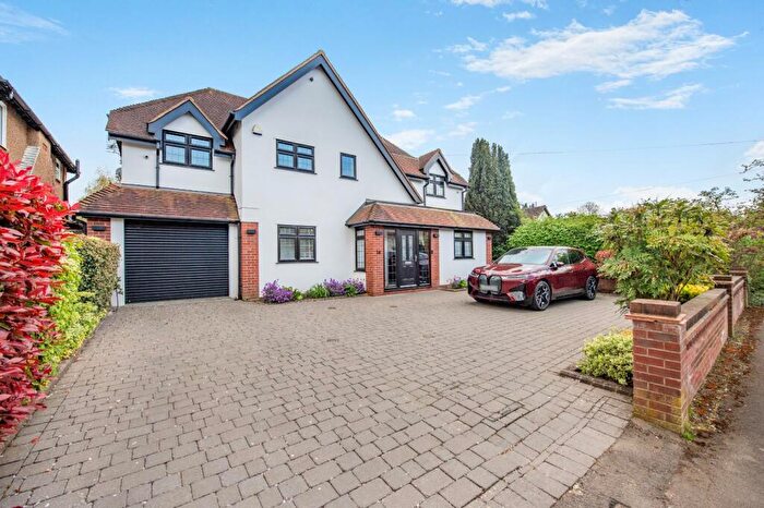 4 Bedroom Detached House For Sale In Mount Grace Road, Potters Bar, Hertfordshire, EN6