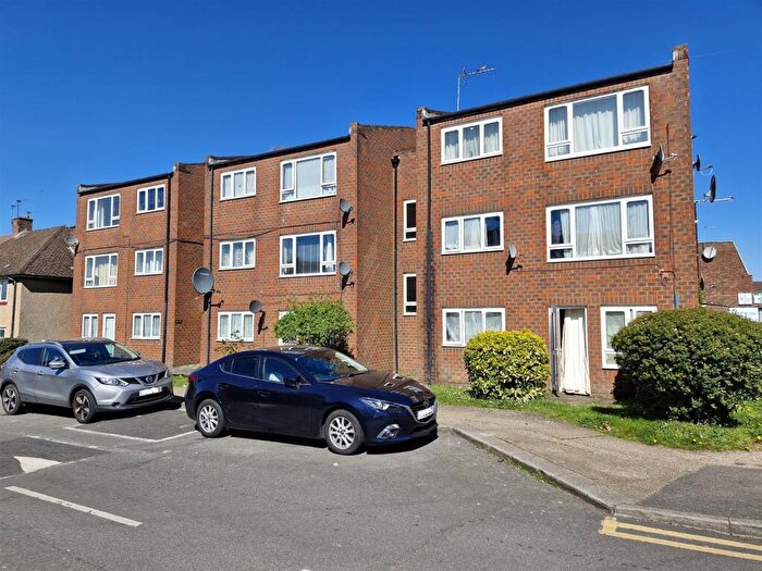 1 Bedroom Flat For Sale In Sefton Avenue, Harrow Weald, HA3
