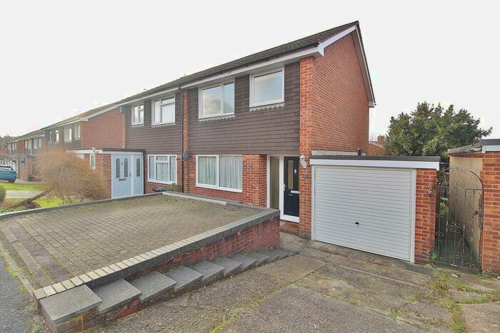 3 Bedroom Semi-Detached House To Rent In Roselands, Horndean, PO8