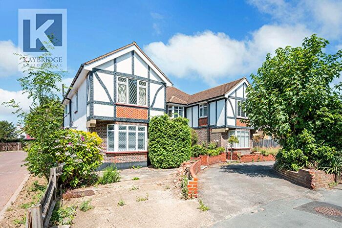 2 Bedroom Maisonette For Sale In London Road, Ewell, KT17