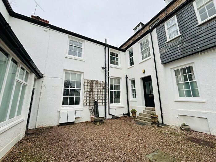 1 Bedroom Flat To Rent In Rosehill, Penzance, TR20