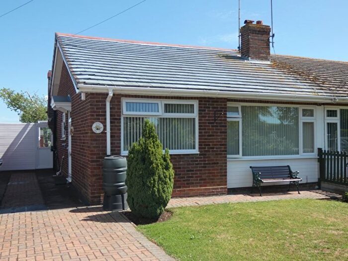 2 Bedroom Bungalow To Rent In South Street, Whitstable, Kent, CT5