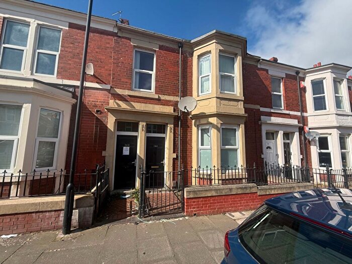 3 Bedroom Flat For Sale In Wingrove Avenue, Newcastle Upon Tyne, NE4