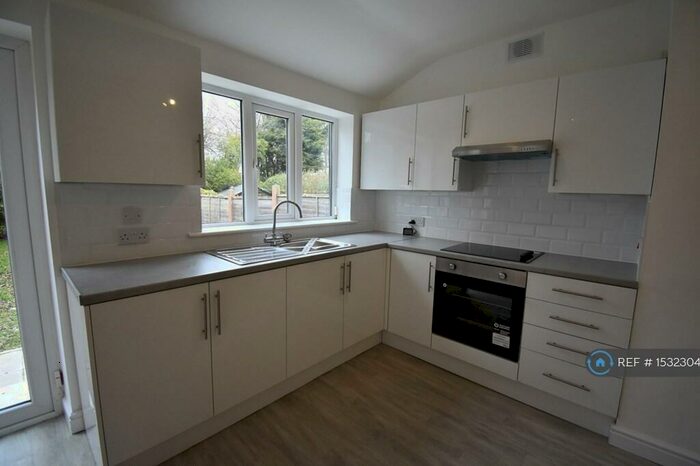 3 Bedroom Semi-Detached House To Rent In Penrhyn Road, Stockport, SK3