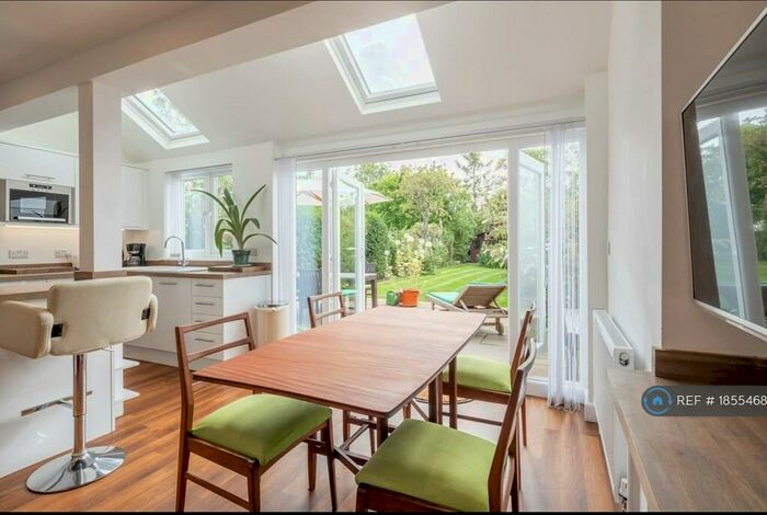 3 Bedroom Semi-Detached House To Rent In Chesterfield Road, Cambridge, CB4