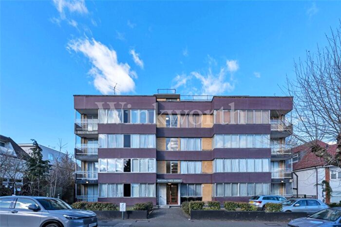 3 Bedroom Apartment For Sale In Ravenscroft Avenue, London, NW11