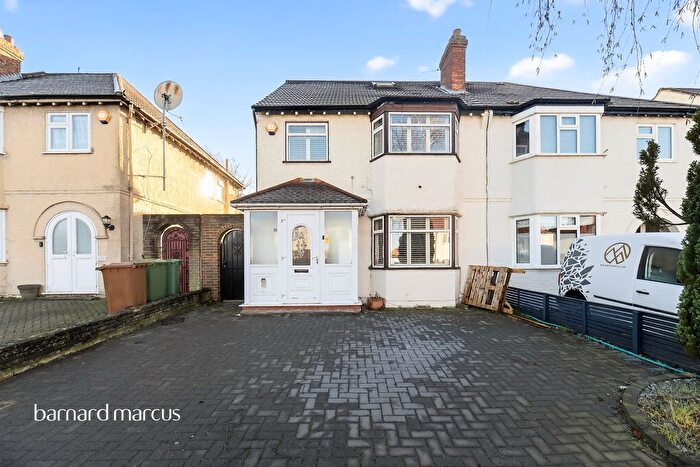 4 Bedroom Semi Detached House For Sale In Poplar Road, Sutton, SM3