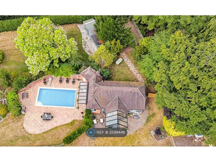 2 Bedroom Detached House To Rent In The Lodge, Winchester, SO21