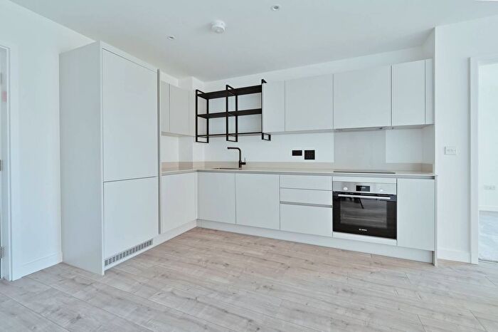 2 Bedroom Flat To Rent In Eight Gardens, Watford, WD24