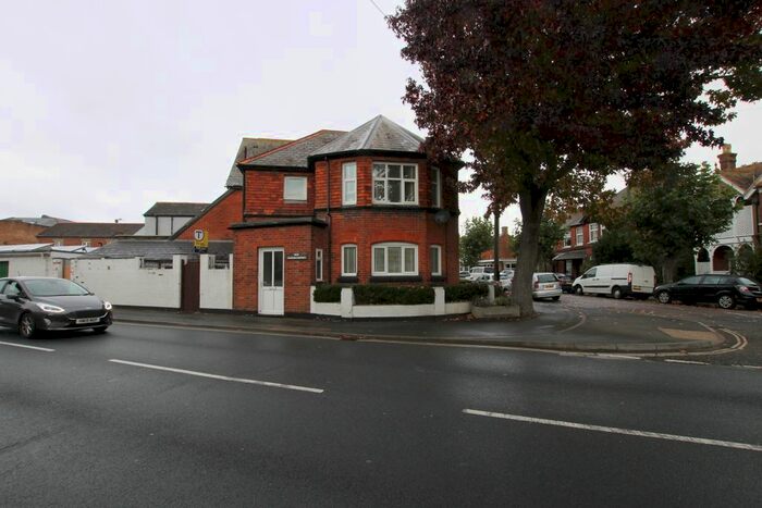 3 Bedroom Semi-Detached House To Rent In Broadway, PO36