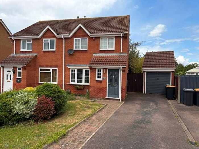 3 Bedroom Semi-Detached House To Rent In Hillesden Avenue, Bedford, MK42