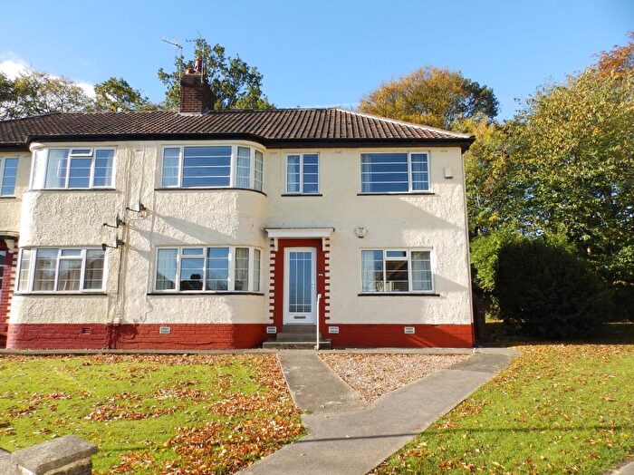 2 Bedroom Flat To Rent In Redesdale Gardens, Leeds, West Yorkshire, Uk, LS16