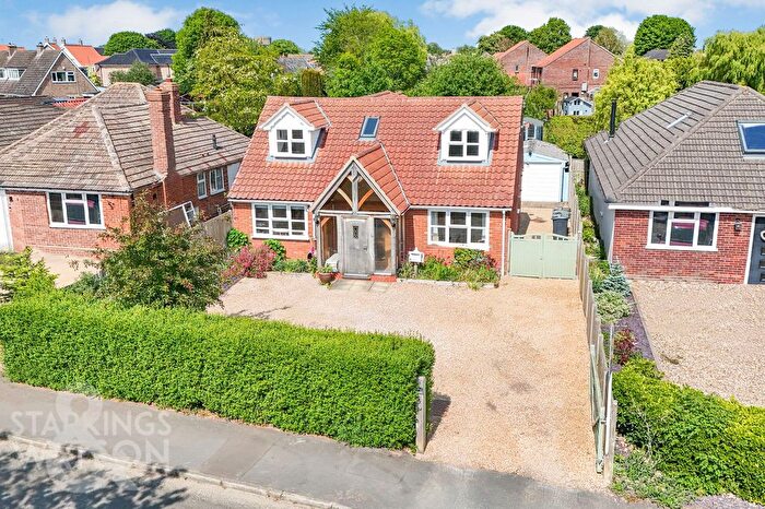 4 Bedroom Bungalow For Sale In New Road, Hethersett, Norwich, NR9