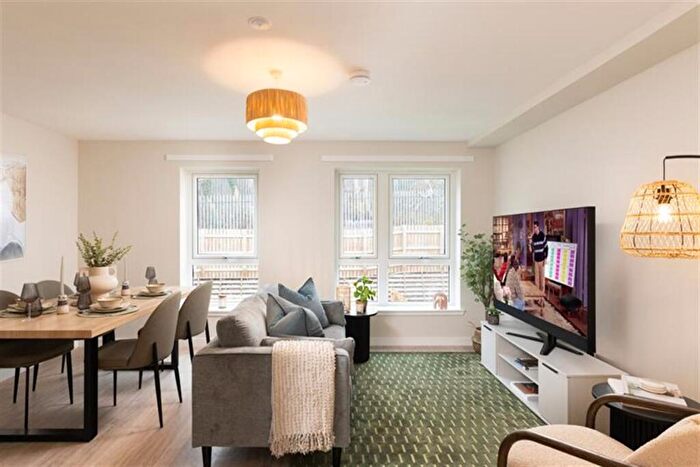 3 Bedroom End Of Terrace House To Rent In Casa, Vista Park, Glasgow, G33