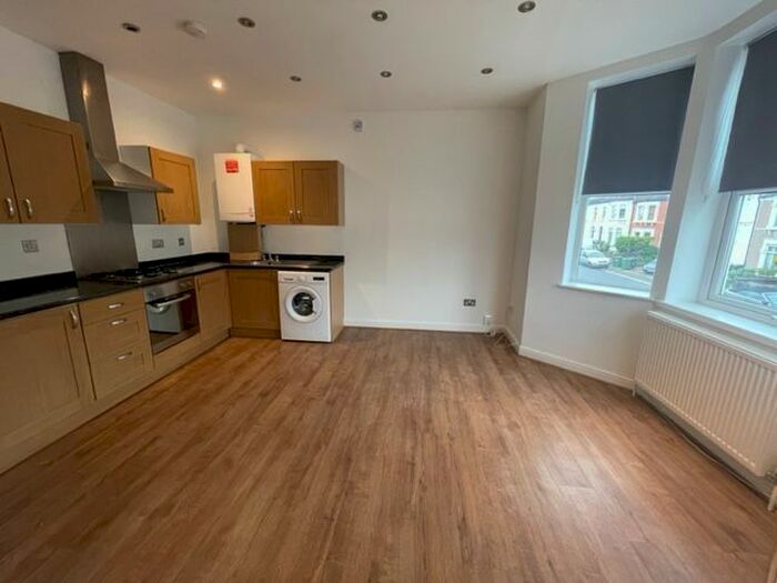 2 Bedroom Flat To Rent In Hazelbank Road, Catford, SE6
