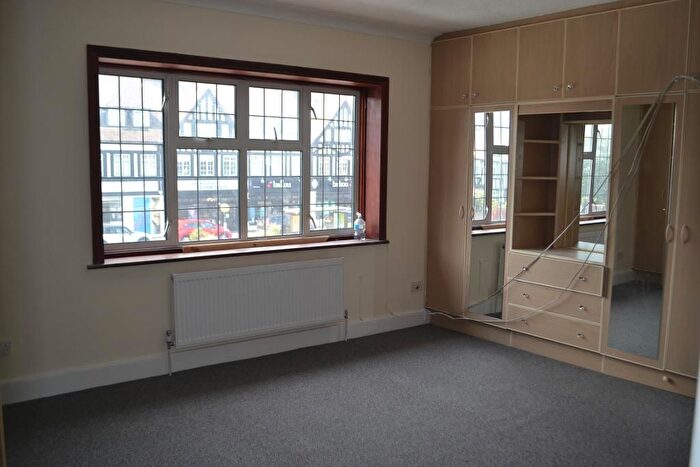 2 Bedroom Flat To Rent In Coombe Lane, Kingston, London, SW20