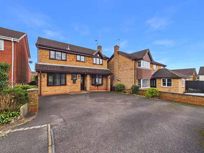 4 Bedroom Detached House For Sale In Cardrona Close, Oakwood, DE21
