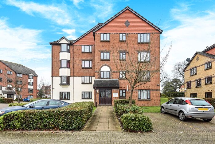 1 Bedroom Flat For Sale In St. Annes Mount, Redhill, RH1
