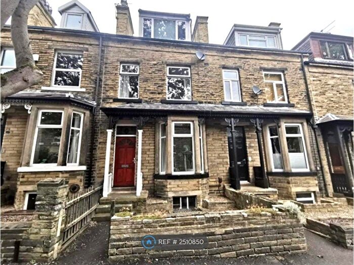 4 Bedroom Terraced House To Rent In Birklands Road, Shipley, BD18