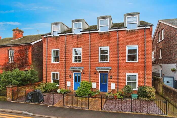 2 Bedroom Flat For Sale In Albert Road, Tonbridge, Kent, TN9