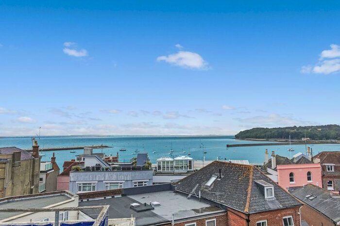 3 Bedroom House To Rent In Market Place, Cowes, PO31