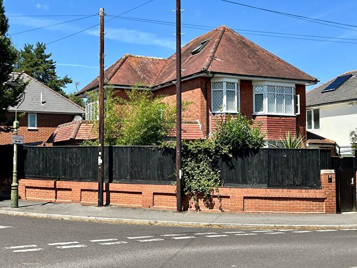 5 Bedroom Detached House For Sale In Haverstock Road, Bournemouth, BH9
