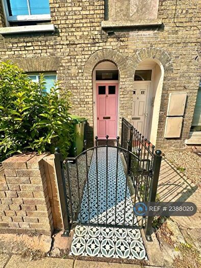 2 Bedroom Flat To Rent In North Walls, Winchester, SO23